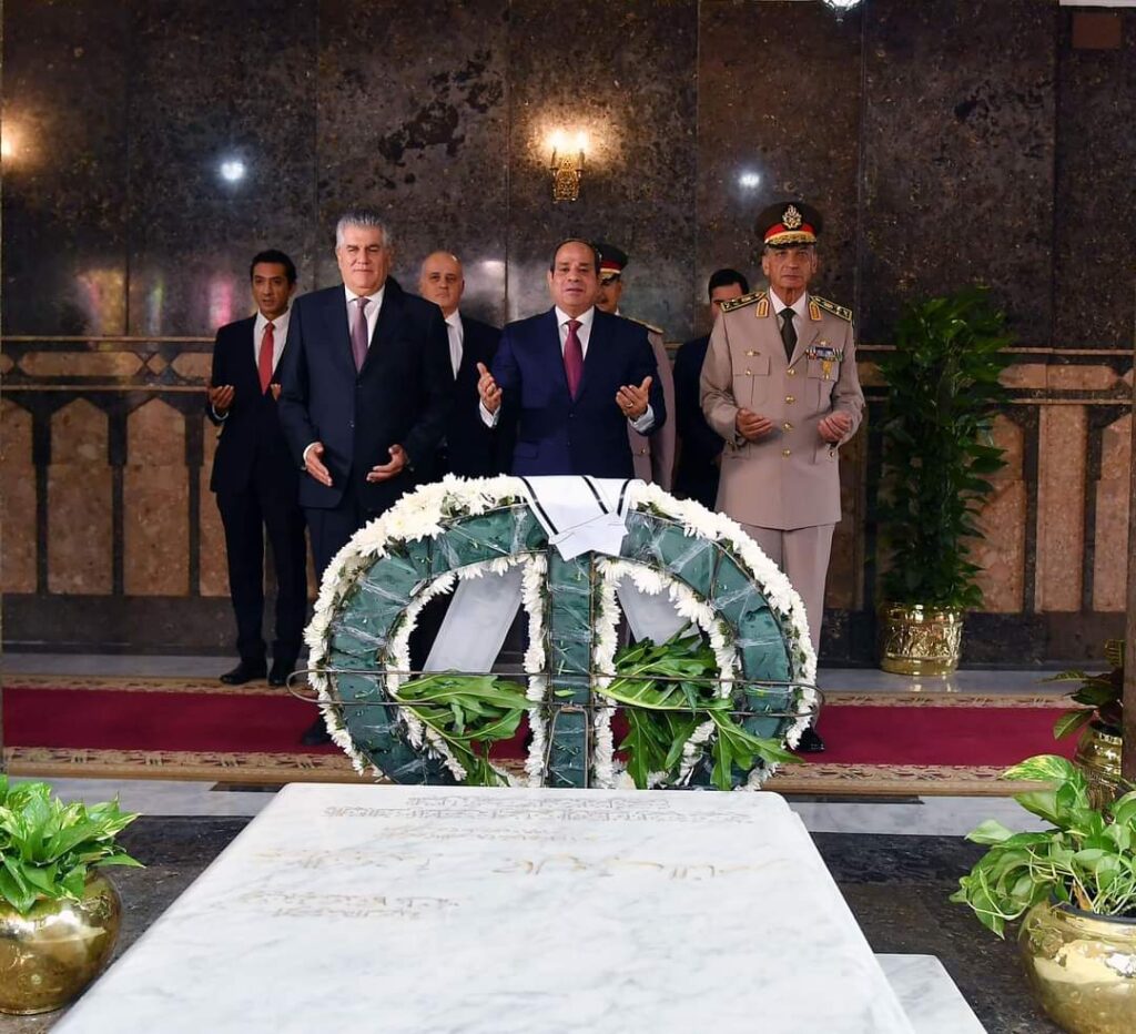 Victoire d'Octobre: Le Président dépose une gerbe de fleurs sur la tombe du soldat inconnu (Photos) 21 - Le Progrès Egyptien