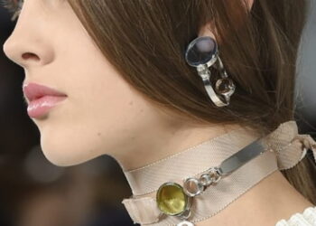 Comment porter un collier avec des boucles d’oreille ?