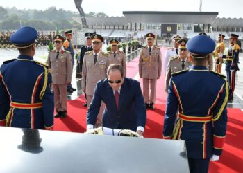 Victoire d’Octobre: Le Président dépose une gerbe de fleurs sur la tombe du soldat inconnu (Photos)