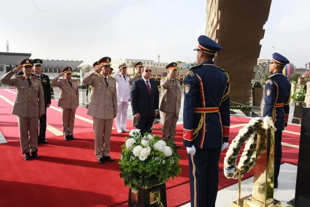 Victoire d'Octobre: Le Président dépose une gerbe de fleurs sur la tombe du soldat inconnu (Photos) 11 - Le Progrès Egyptien