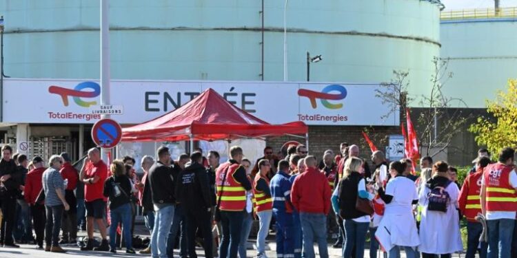 France : Les raffineurs décident de la suite de leur mouvement 2 - Le Progrès Egyptien France : Les raffineurs décident de la suite de leur mouvement 1 - Le Progrès Egyptien
