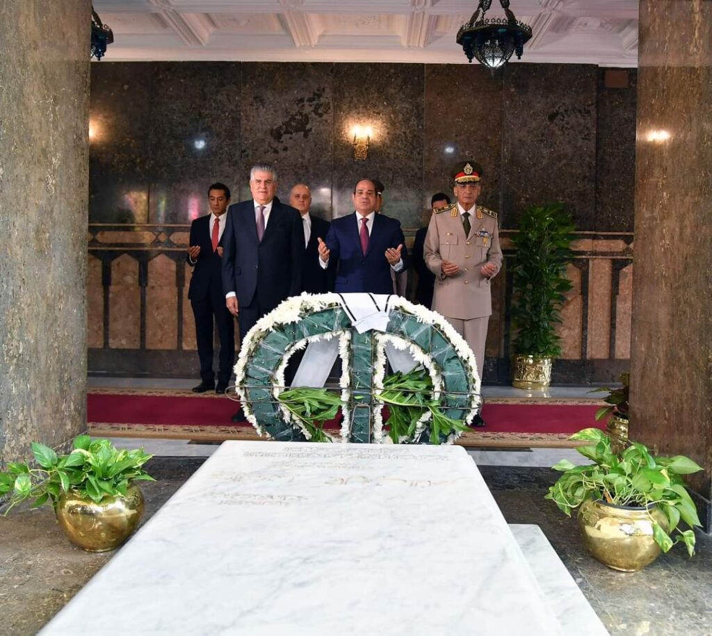 Victoire d'Octobre: Le Président dépose une gerbe de fleurs sur la tombe du soldat inconnu (Photos) 19 - Le Progrès Egyptien