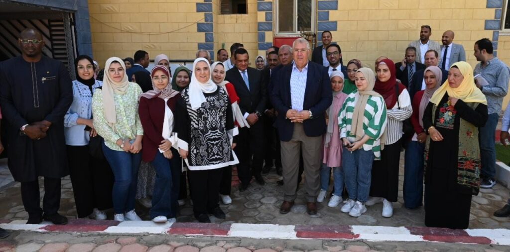 La ministre de la Solidarité participe à l'inauguration du 2e Forum de commercialisation des dattes dans la nouvelle Vallée 4 - Le Progrès Egyptien La ministre de la Solidarité participe à l'inauguration du 2e Forum de commercialisation des dattes dans la nouvelle Vallée 3 - Le Progrès Egyptien