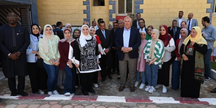 La ministre de la Solidarité participe à l'inauguration du 2e Forum de commercialisation des dattes dans la nouvelle Vallée 1 - Le Progrès Egyptien