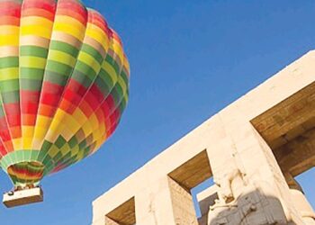 Les montgolfières ornent le ciel de Louxor