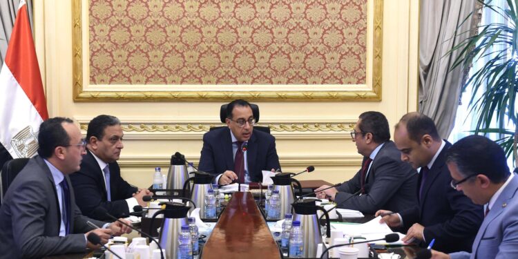 Le PM suit le déménagement du gouvernement à la NCA 2 - Le Progrès Egyptien Le PM suit le déménagement du gouvernement à la NCA 1 - Le Progrès Egyptien