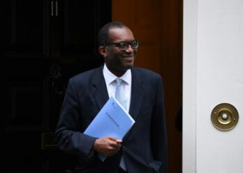 Londres revient sur sa baisse d’impôt sur le revenu pour les plus riches