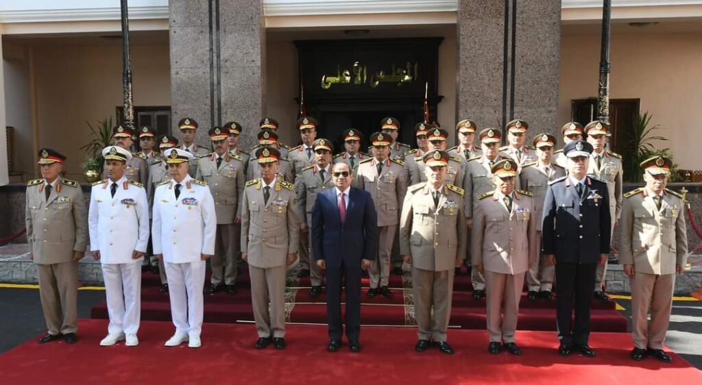 Al-Sissi examine avec les Forces armées la protection des piliers de la sécurité nationale 4 - Le Progrès Egyptien Al-Sissi examine avec les Forces armées la protection des piliers de la sécurité nationale 3 - Le Progrès Egyptien