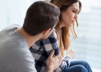 Être en couple avec une femme hypersensible, quoi faire ?