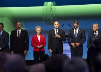 Une Europe élargie se rassemble à Prague face à Poutine