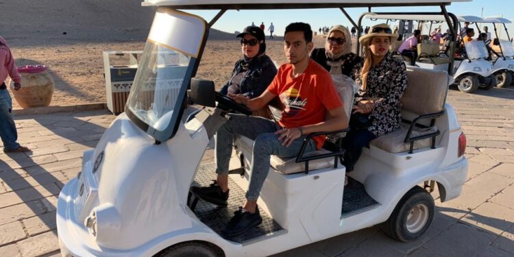 <strong><br>Mise en service des voitures électriques à Abou Simbel</strong> 2 - Le Progrès Egyptien <strong><br>Mise en service des voitures électriques à Abou Simbel</strong> 1 - Le Progrès Egyptien