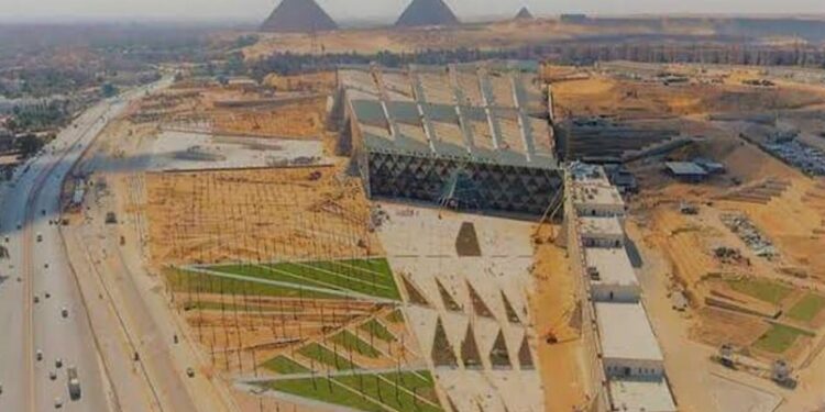 Al-Sissi : La zone autour du GME doit être l'un des sites archéologiques les plus importants au monde 2 - Le Progrès Egyptien Al-Sissi : La zone autour du GME doit être l'un des sites archéologiques les plus importants au monde 1 - Le Progrès Egyptien