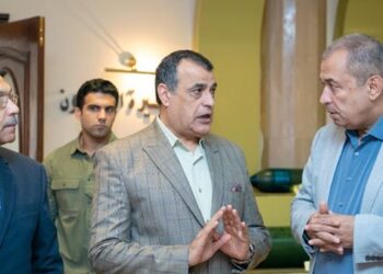 Le ministre de la Production militaire inspecte l’usine militaire 99