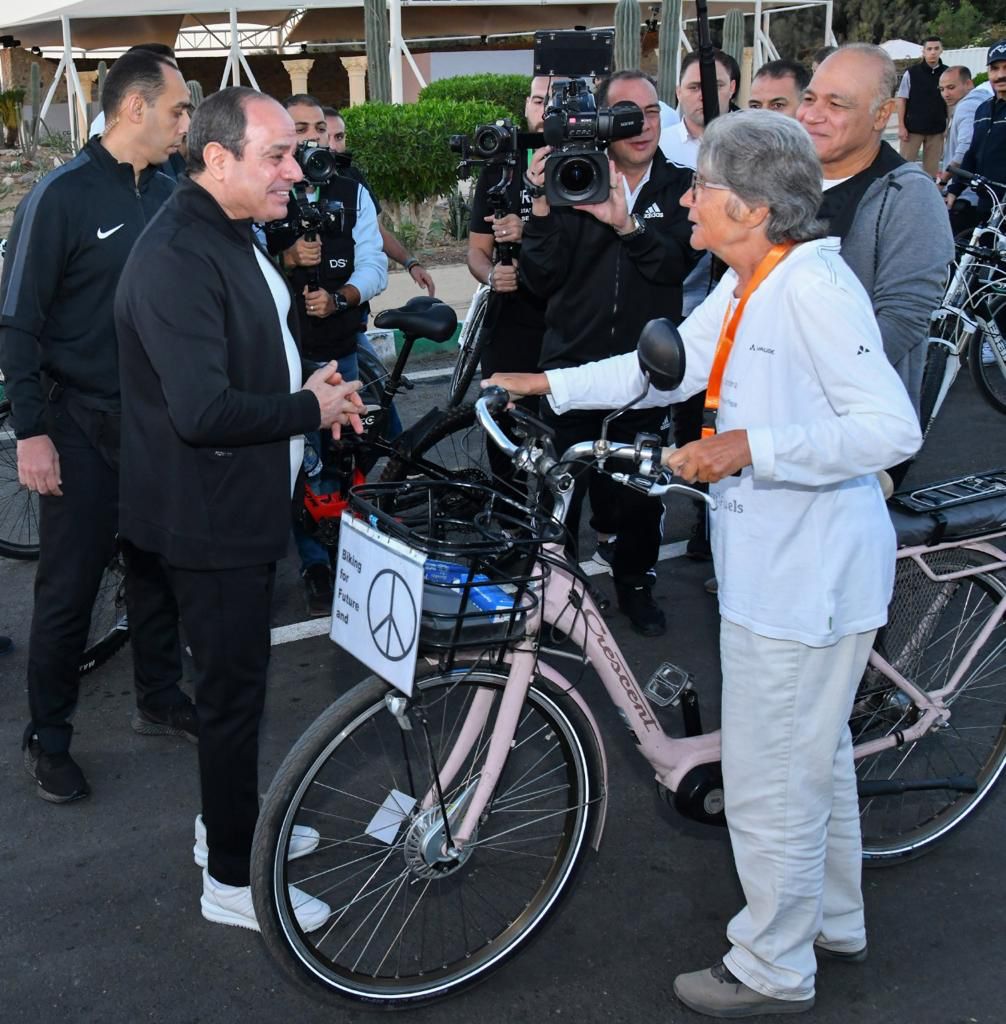 Al-Sissi en tournée à vélo à Charm El-Cheikh 4 - Le Progrès Egyptien Al-Sissi en tournée à vélo à Charm El-Cheikh 3 - Le Progrès Egyptien