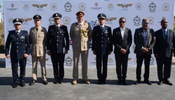 Arrivée d’une patrouille acrobatique britannique à une base aérienne égyptienne&nbsp;