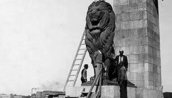 L’art sculptural éblouissant sur le pont Qasr Al-Nil