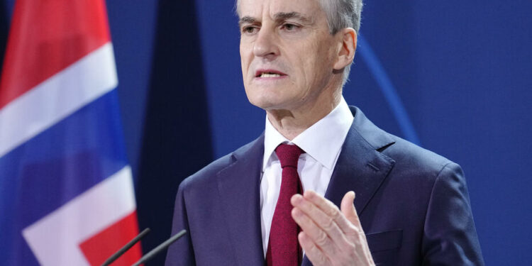 <strong>PM norvégien : Il est important de suivre l'approche de l'Égypte sur les projets d'énergie propre</strong> 1 - Le Progrès Egyptien 19 January 2022, Berlin: Norway's Prime Minister Jonas Gahr Store speaks during a joint statement with Chancellor Scholz. Photo: Kay Nietfeld/dpa - Pool/dpa - Photo by Icon sport