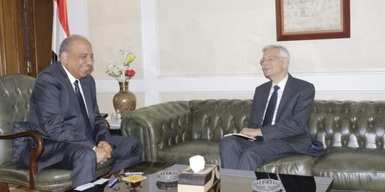 <strong>Le ministre du Secteur public des affaires et l'ambassadeur de France au Caire examinent la coopération bilatérale</strong> 2 - Le Progrès Egyptien <strong>Le ministre du Secteur public des affaires et l'ambassadeur de France au Caire examinent la coopération bilatérale</strong> 1 - Le Progrès Egyptien