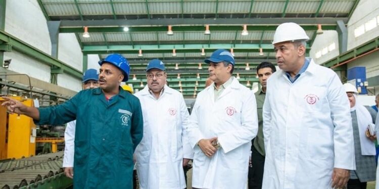 Le ministre de la Production militaire inspecte l'usine militaire 99 2 - Le Progrès Egyptien Le ministre de la Production militaire inspecte l'usine militaire 99 1 - Le Progrès Egyptien