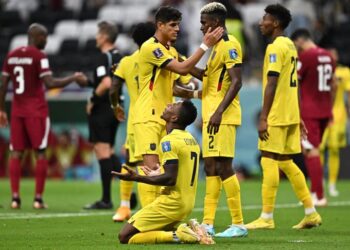 Coupe du monde 2022 : le Qatar fête son Mondial, mais chute d’entrée