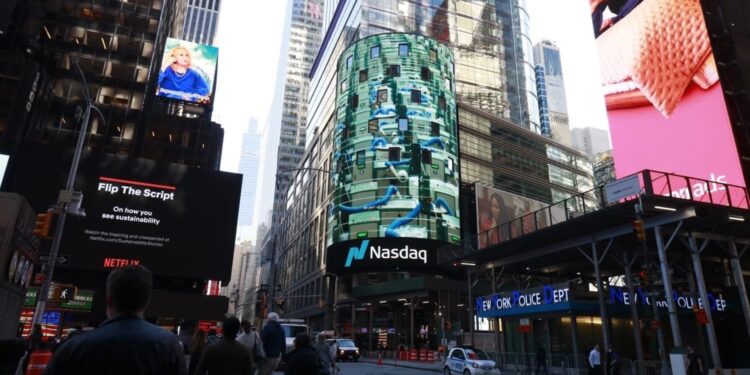 Canal : Les projets de la SCZone décorent les façades de la bourse Nasdaq 2 - Le Progrès Egyptien Canal : Les projets de la SCZone décorent les façades de la bourse Nasdaq 1 - Le Progrès Egyptien