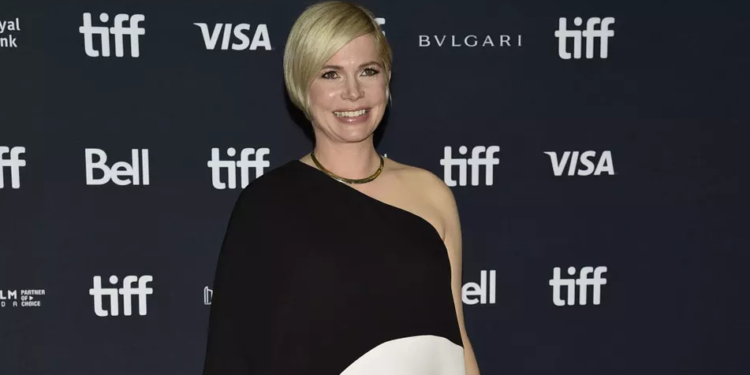Michelle Williams maman pour la 3e fois, première sortie avec bébé 2 - Le Progrès Egyptien Michelle Williams maman pour la 3e fois, première sortie avec bébé 1 - Le Progrès Egyptien