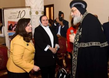 Séance de dédicaces du livre sur le Pape Tawadros II 4 - Le Progrès Egyptien Séance de dédicaces du livre sur le Pape Tawadros II