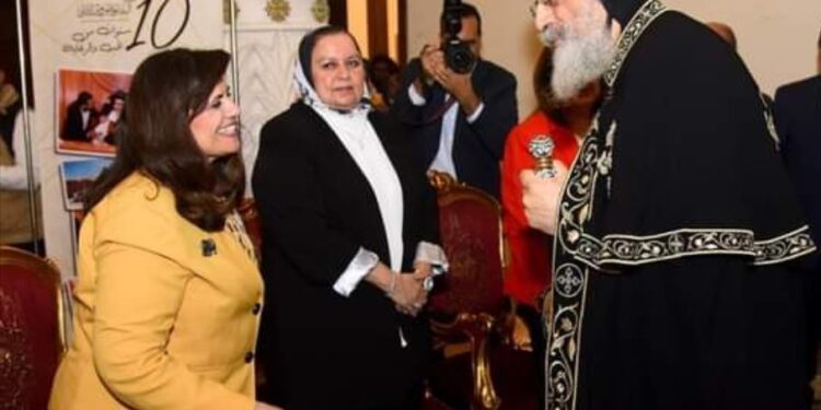 Séance de dédicaces du livre sur le Pape Tawadros II 2 - Le Progrès Egyptien Séance de dédicaces du livre sur le Pape Tawadros II 1 - Le Progrès Egyptien