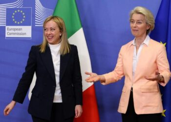 Pour sa première visite à Bruxelles, Meloni joue l’apaisement