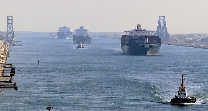 Traffic in the Suez Canal