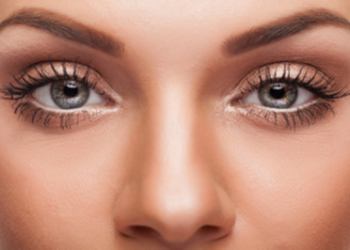 De longs cils de poupées sans extensions