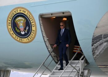 Biden et Trump sillonnent le pays à cinq jours des “midterms”