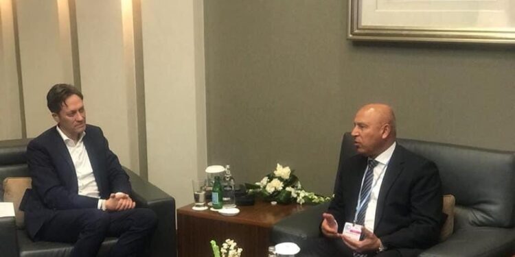 Le ministre du Transport s'entretient avec le président de Siemens du projet du LRT 2 - Le Progrès Egyptien Le ministre du Transport s'entretient avec le président de Siemens du projet du LRT 1 - Le Progrès Egyptien