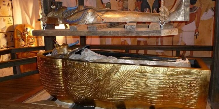 L’Université de Chicago célèbre le centenaire de la découverte du tombeau de Toutankhamon 1 - Le Progrès Egyptien