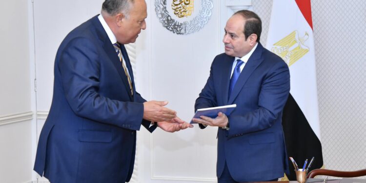 Le Raïs s’entretient avec Choucri 2 - Le Progrès Egyptien Le Raïs s’entretient avec Choucri 1 - Le Progrès Egyptien