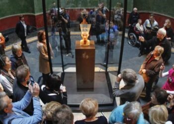 Buste Néfertiti : Est-il possible de restituer cette pièce maîtresse ? 