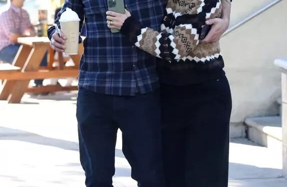 Jennifer Lopez et Ben Affleck, pause café bras dessus bras dessous 2 - Le Progrès Egyptien Jennifer Lopez et Ben Affleck, pause café bras dessus bras dessous 1 - Le Progrès Egyptien