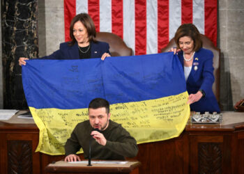 Un Congrès américain en bleu et jaune pour accueillir Zelensky