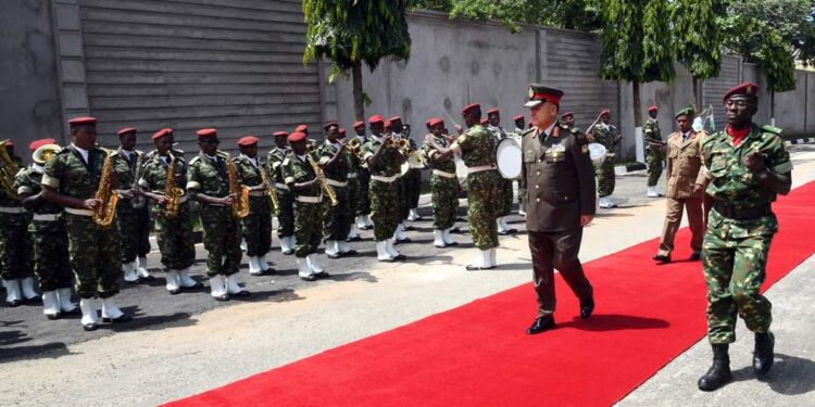 <strong>Le chef d'état major des forces armées regagne Le Caire au terme d'une visite officielle au Burundi</strong> 2 - Le Progrès Egyptien <strong>Le chef d'état major des forces armées regagne Le Caire au terme d'une visite officielle au Burundi</strong> 1 - Le Progrès Egyptien