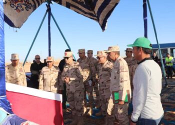 Le chef d’état major des Forces armées inspecte le projet de bonification des terres à Toshka