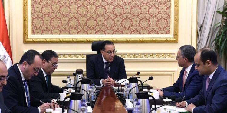 Le PM s'entretient avec le président exécutif de la GAFI 2 - Le Progrès Egyptien Le PM s'entretient avec le président exécutif de la GAFI 1 - Le Progrès Egyptien