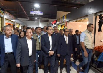 Madbouli visite le terminal polyvalent de Tahya Misr dans le port d’Alexandrie