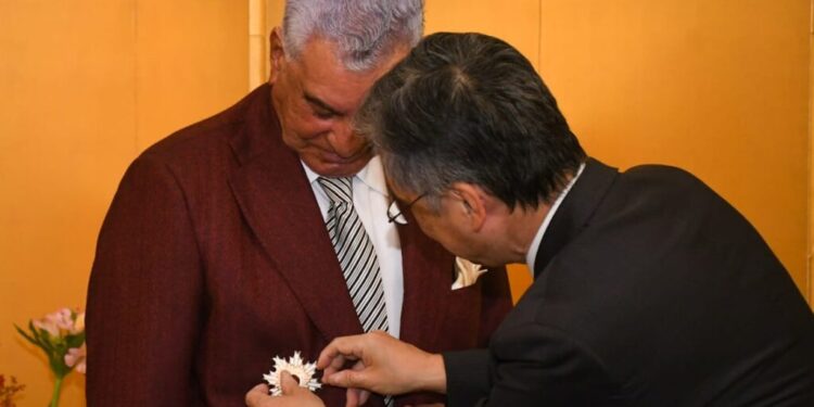 L’Ordre japonais du Soleil Levant décerné à Zahi Hawas 2 - Le Progrès Egyptien L’Ordre japonais du Soleil Levant décerné à Zahi Hawas 1 - Le Progrès Egyptien