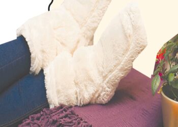 Ces pantoufles chauffantes et chauffe-pieds feront le bonheur des plus frileux!