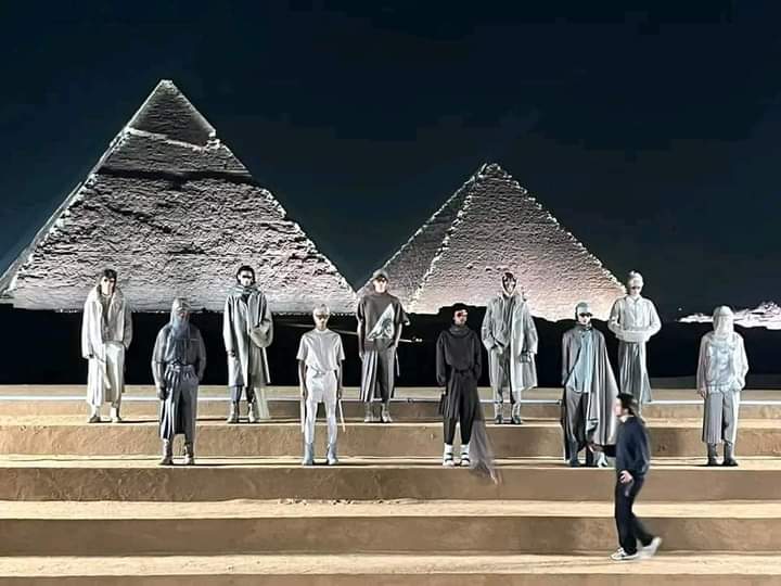 Les Pyramides vêtues en «Dior» 4 - Le Progrès Egyptien Les Pyramides vêtues en «Dior» 3 - Le Progrès Egyptien