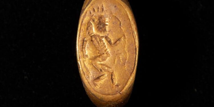 Des bijoux récemment découverts à Tell al-Amarena 2 - Le Progrès Egyptien Des bijoux récemment découverts à Tell al-Amarena 1 - Le Progrès Egyptien
