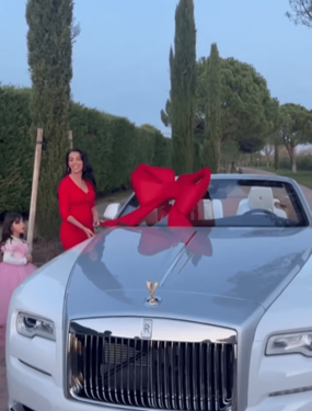 Georgina Rodriguez offre un très luxueux cadeau de Noël à Cristiano Ronaldo 2 - Le Progrès Egyptien Georgina Rodriguez offre un très luxueux cadeau de Noël à Cristiano Ronaldo 1 - Le Progrès Egyptien