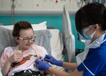 Une nouvelle technologie guérit une fille de 13 ans d’un cancer incurable
