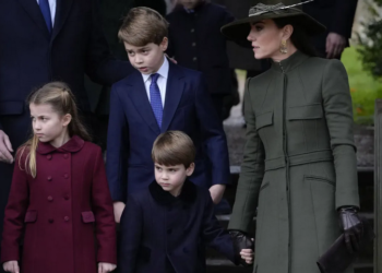 Kate Middleton, élégante en kaki pour la messe de Noël