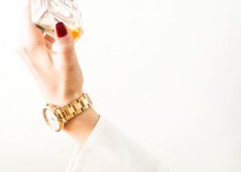 Astuces pour faire tenir son parfum plus longtemps